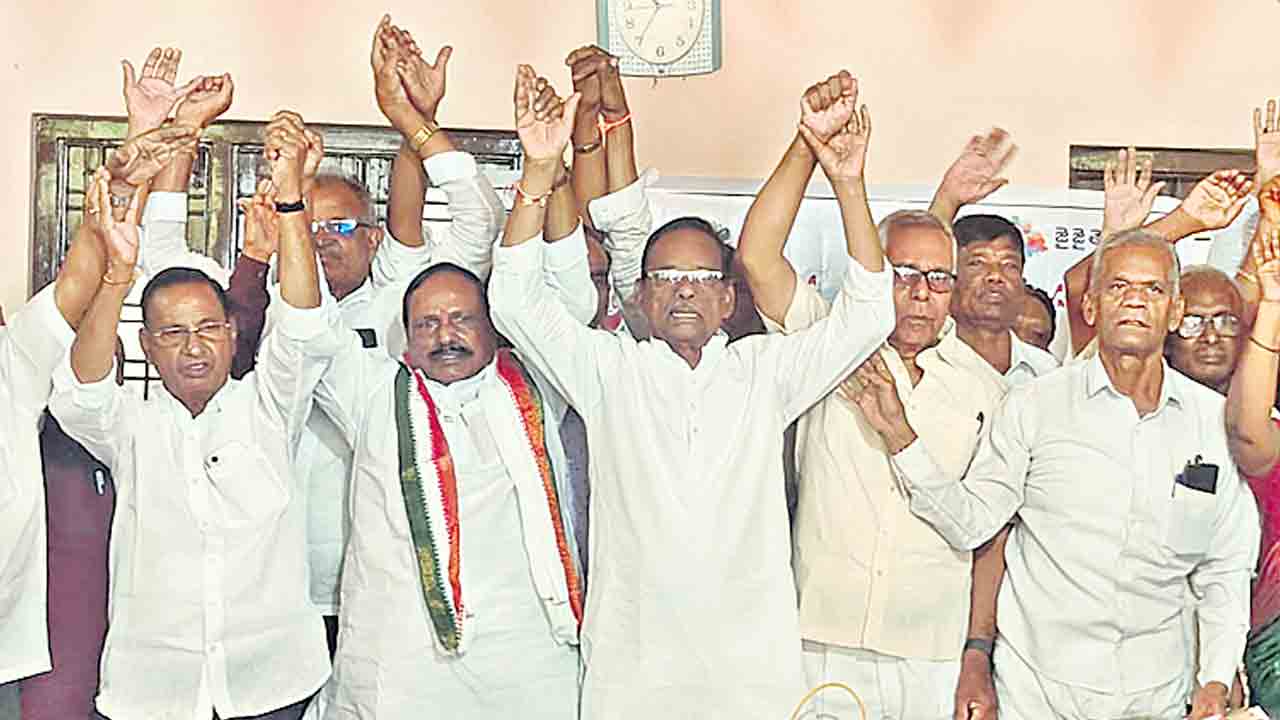1969 తెలంగాణ ఉద్యమకారుల డిమాండ్లు నెరవేర్చకపోతే సీఎం ఇంటి ముట్టడి