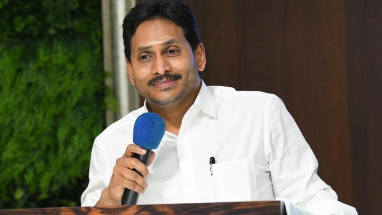 2027లో పాదయాత్ర చేపడతానని ప్రకటించిన వైఎస్ జగన్