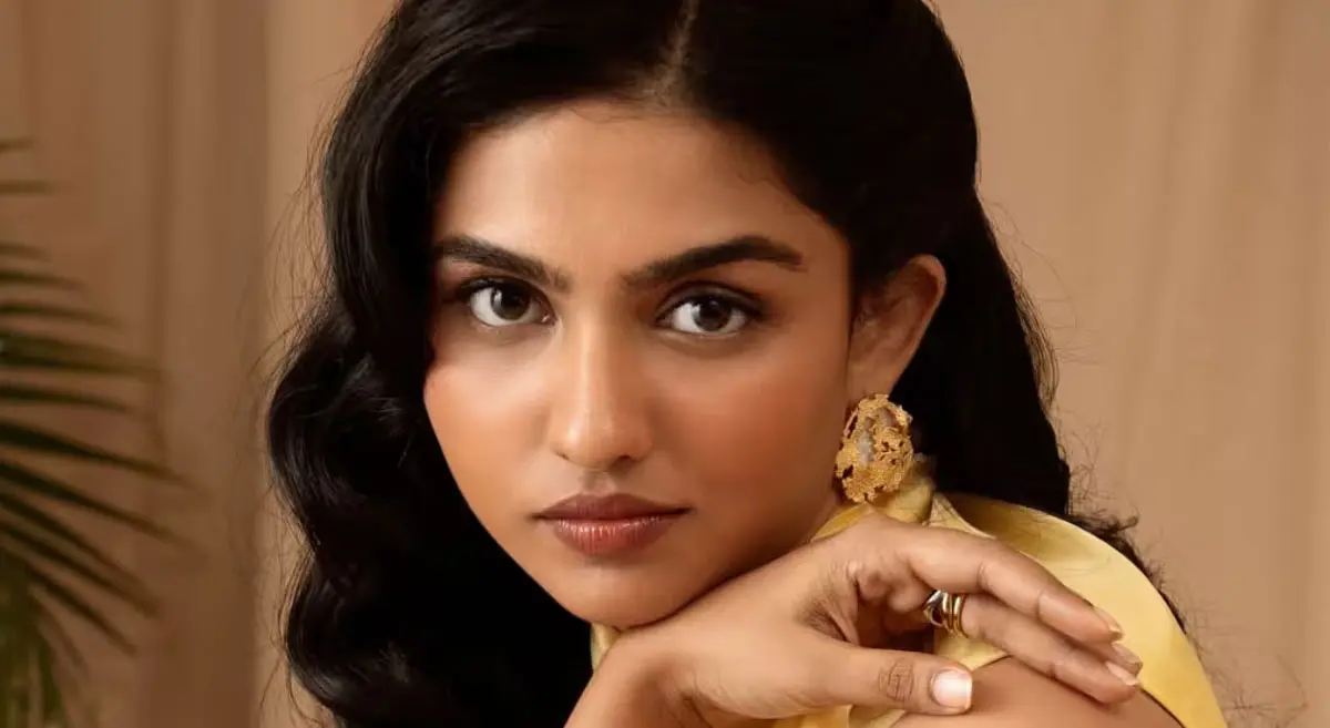 29 రోజుల్లో 3 సినిమాలు: రూ. 200 కోట్ల హ్యాట్రిక్ కొట్టిన మమితా