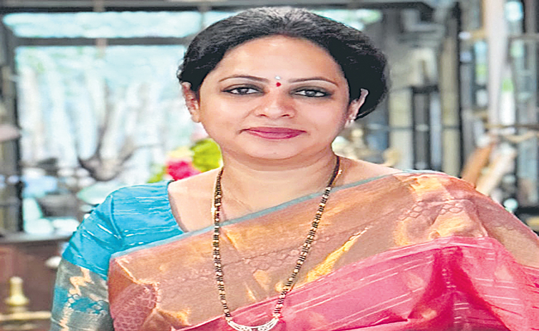 అమెజాన్ ఉద్యోగానికి రాజీనామా చేసిన నమ్రతా మోహన్