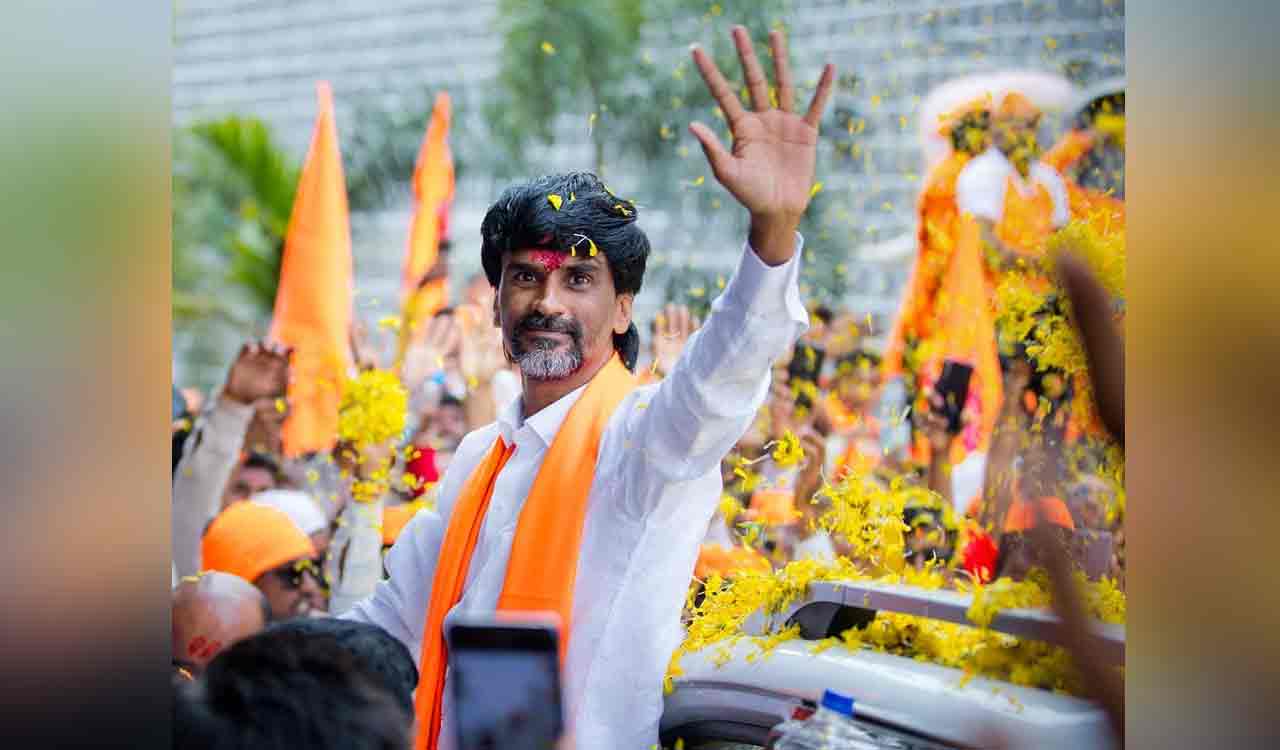 ఆరోగ్యం క్షీణించడంతో ముంబై పాదయాత్రను నిలిపివేసిన మనోజ్ జరాంగే