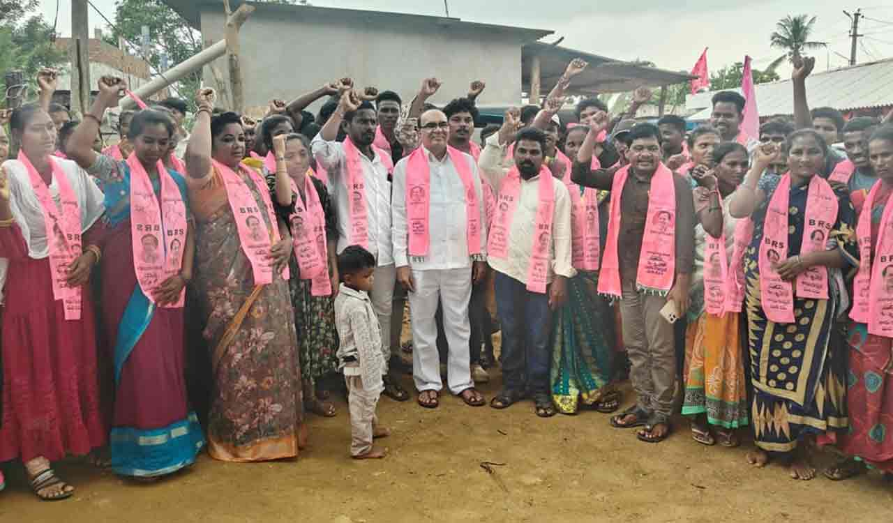 అశ్వారావుపేటలో కాంగ్రెస్కు షాక్: 50 కుటుంబాలు బీఆర్ఎస్లో చేరిక