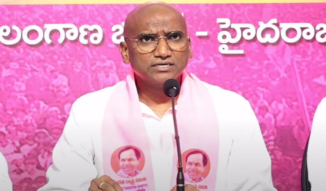 బండి సంజయ్పై బీఆర్ఎస్ ఆరోపణలు: క్షమాపణ చెప్పాలని డిమాండ్