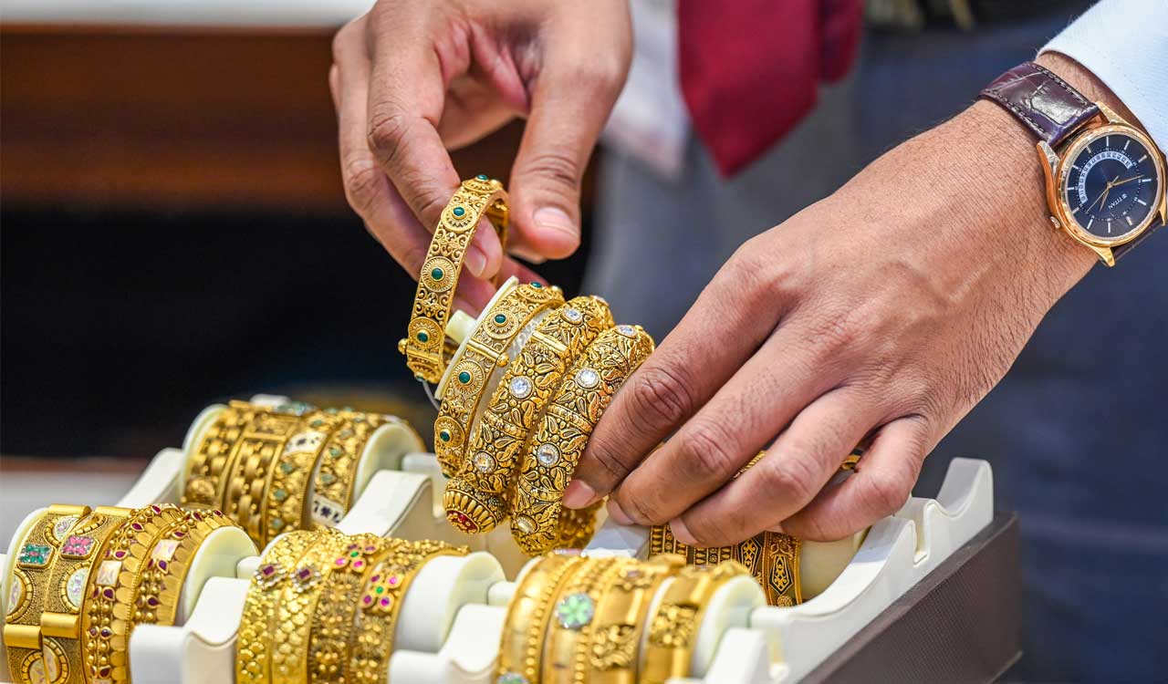 బంగారం, వెండి ధరల పెరుగుదల: ముంబై మార్కెట్లో 1 శాతం లాభం