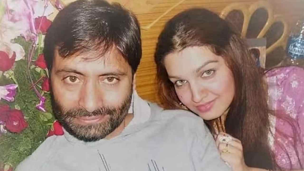 భార్యకు విడాకులు ఇవ్వాలని నిర్ణయించుకున్న ఉగ్రవాది యాసిన్ మాలిక్