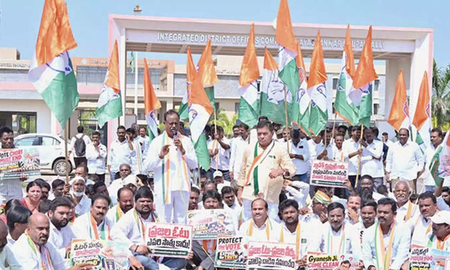 భూపాలపల్లిలో ఎన్నికల సంఘంపై కాంగ్రెస్ నిరసన, సీఈసీ రాజీనామాకు డిమాండ్