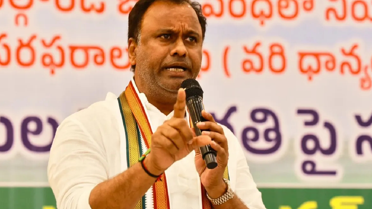 కాంగ్రెస్ ప్రభుత్వంపై కోమటిరెడ్డి రాజగోపాల్ రెడ్డి అసంతృప్తి