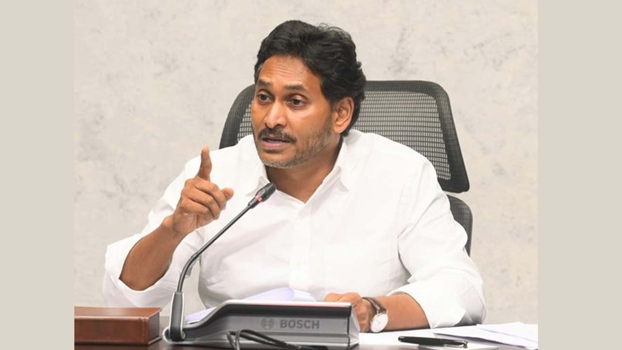 డీఎస్సీ అక్రమాలపై సీబీఐ విచారణ జరపాలి: వైఎస్ జగన్ డిమాండ్