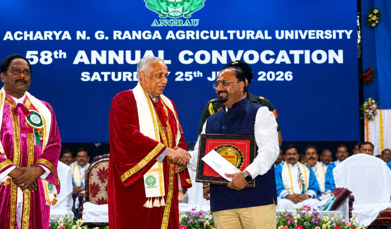 డాక్టర్ ఎం.వి. రెడ్డి జాతీయ పురస్కారం అందుకున్న డాక్టర్ మాగంటి శేషు మాధవ్