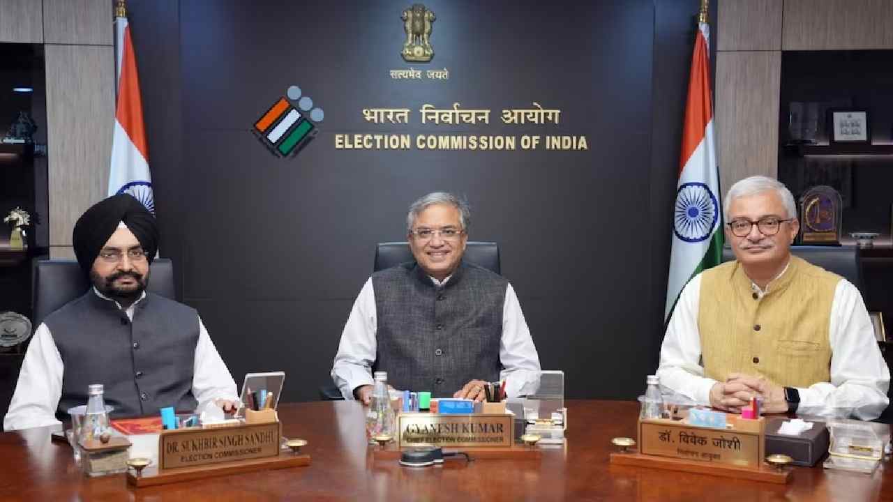 ఎన్నికల సంఘంలో అంతర్గత విభేదాలు: రాహుల్ గాంధీ తీవ్ర విమర్శలు