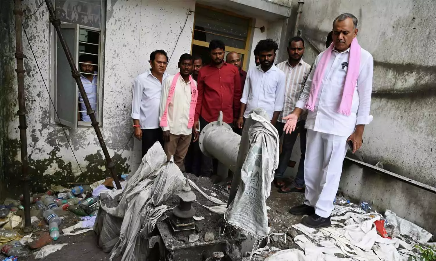 గాంధ్ర వెంకటరమణరెడ్డి బీబీపీఎల్ ఆసుపత్రి రిఫర్లను విమర్శించారు