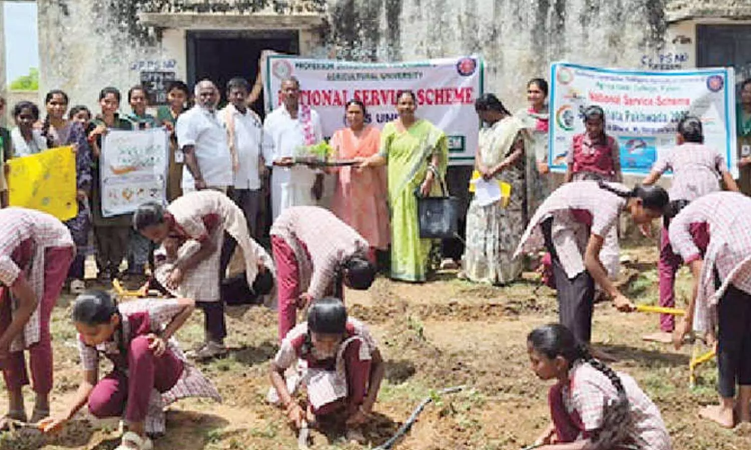 గోరిటి, చేగుంట గ్రామాల్లో వ్యవసాయ విద్యార్థుల స్వచ్ఛతా కార్యక్రమం