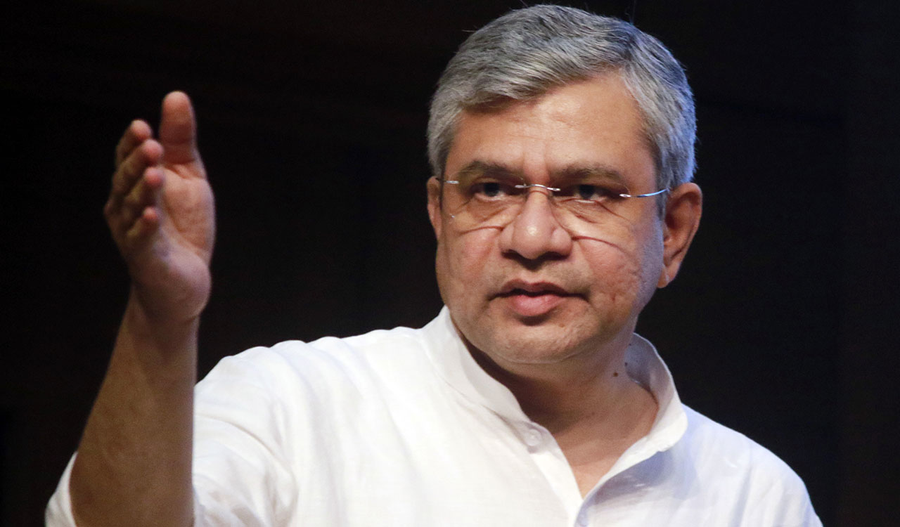 గుజరాత్లో రైల్వే ప్రాజెక్టులను ప్రారంభించనున్న మంత్రి అశ్విని వైష్ణవ్