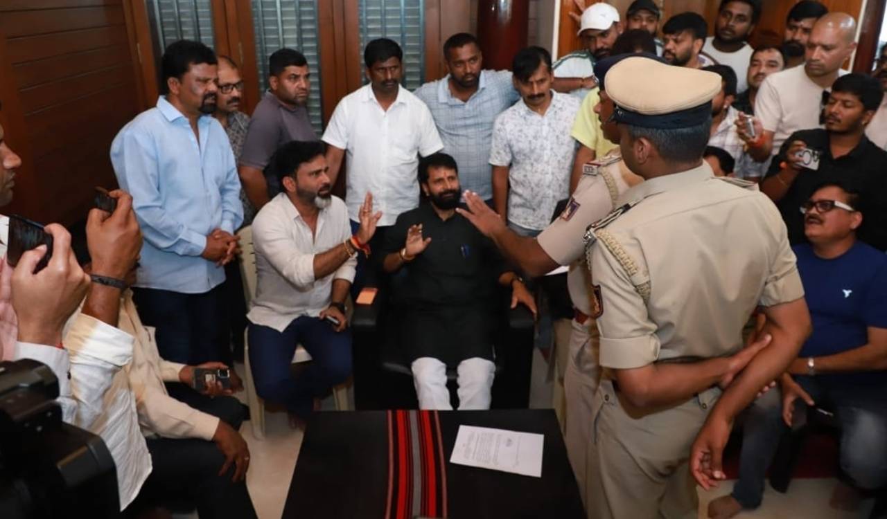 హేట్ స్పీచ్ కేసు: బీజేపీ ఎంఎల్సీ సీటీ రవికి పోలీసుల నోటీసు