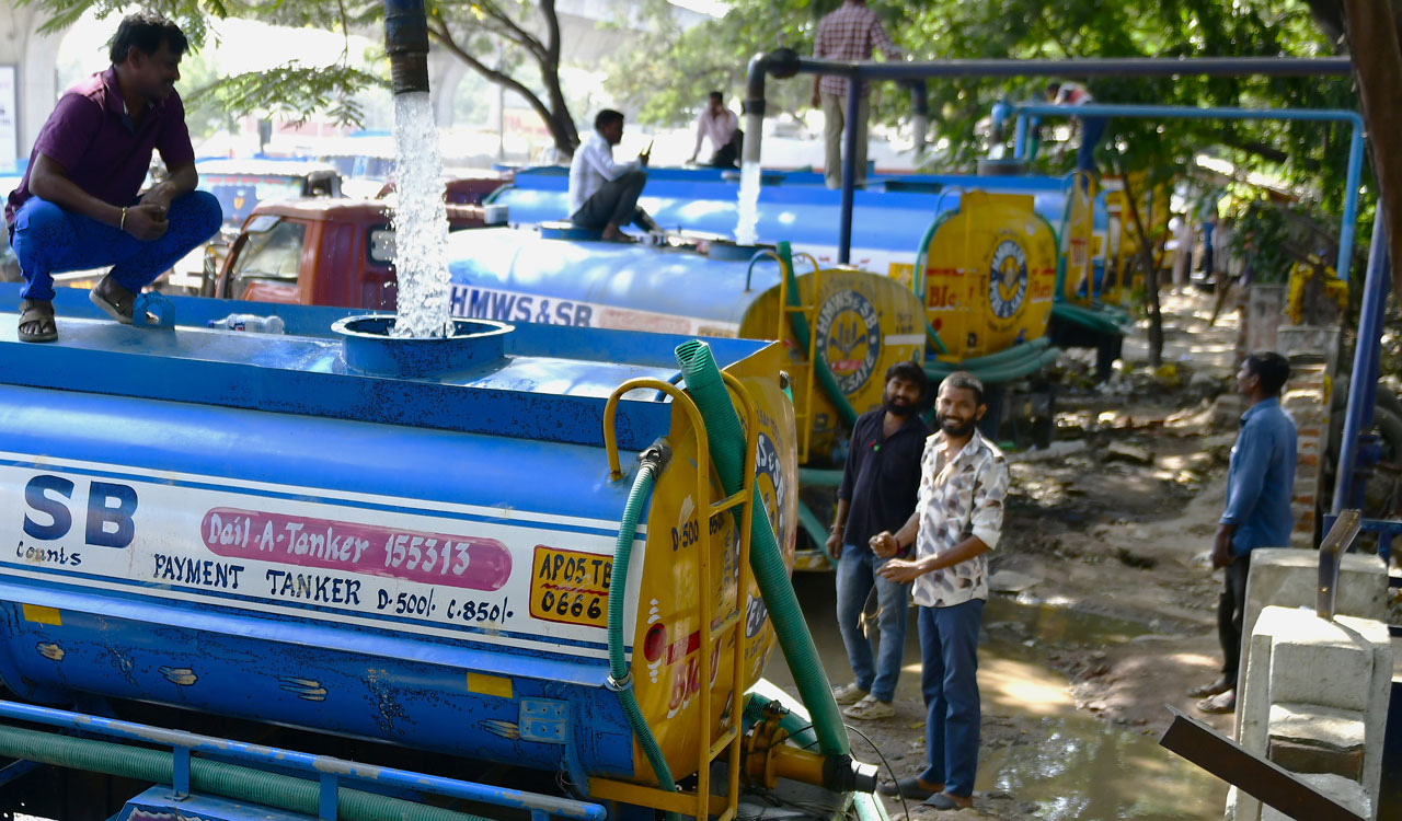 హైదరాబాద్: నీటి ట్యాంకర్ల లీకేజీపై ₹5,000 జరిమానా, నవంబర్ 1 నుంచి అమలు