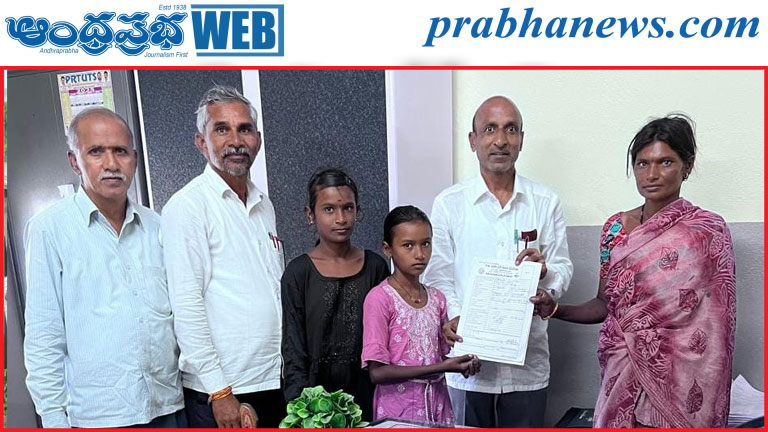 ఇంద్రవెల్లిలో కలెక్టర్ చొరవ: బడికి దూరమైన ఇద్దరు చిన్నారులకు విద్యాభాగ్యం