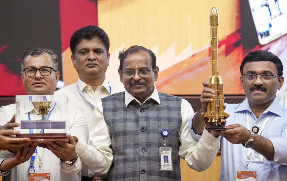 ఇస్రో భవిష్యత్తుపై ఉద్యోగుల ఆందోళన, ప్రైవేట్ భాగస్వామ్యంపై స్పష్టత కోరుతూ లేఖ