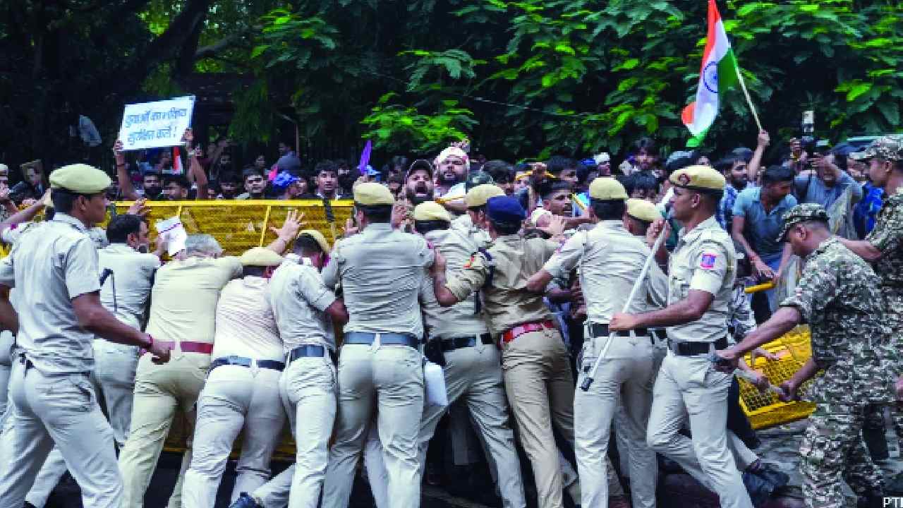 జంతర్ మంతర్ నిరసనల్లో 989 మంది నేరస్తుల గుర్తింపు