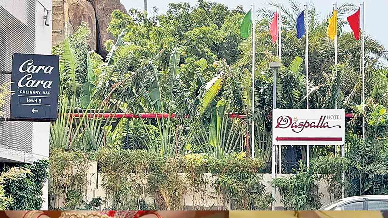 జూబ్లీహిల్స్ పబ్లో గ్యాంగ్వార్: 20 మందిపై కేసు నమోదు