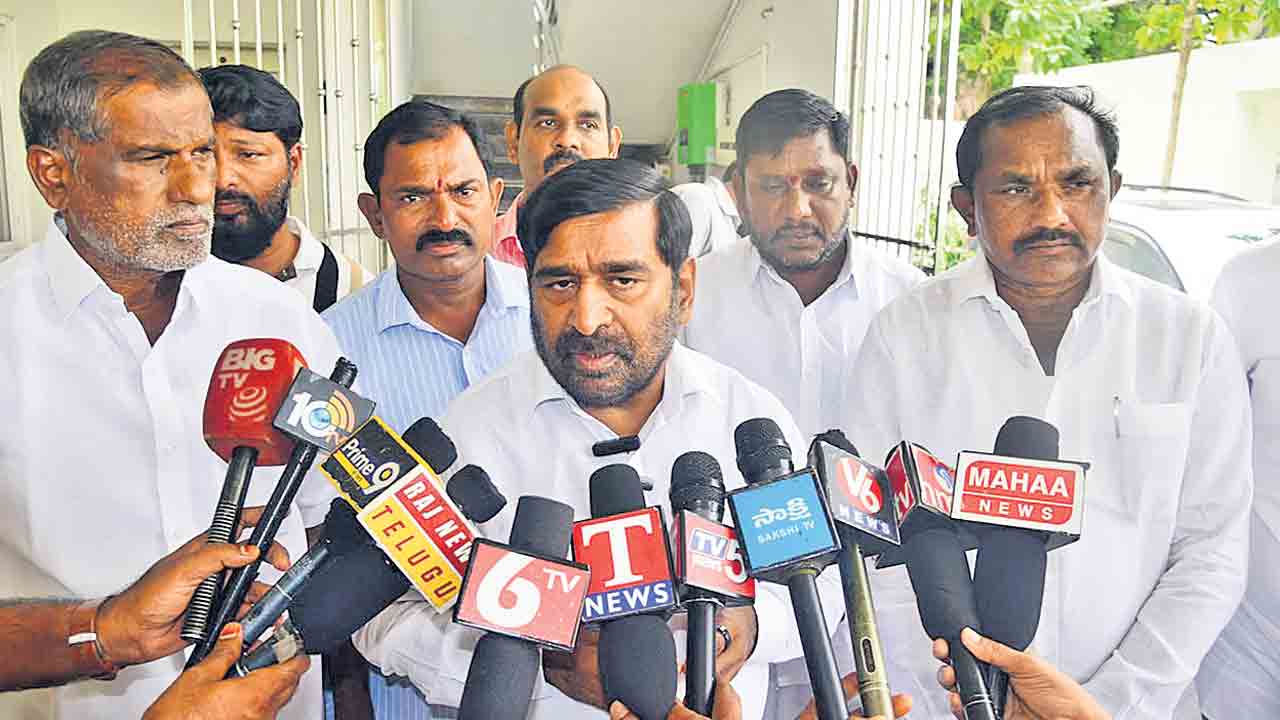 కాళేశ్వరం మోటర్లు ఆన్ చేయాలి: జగదీశ్రెడ్డి హెచ్చరిక