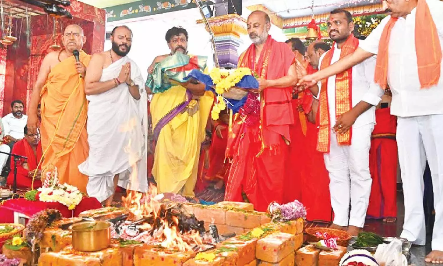 కరీంనగర్ శ్రీ మహాశక్తి ఆలయంలో చండీ హోమం చేసిన బండి సంజయ్