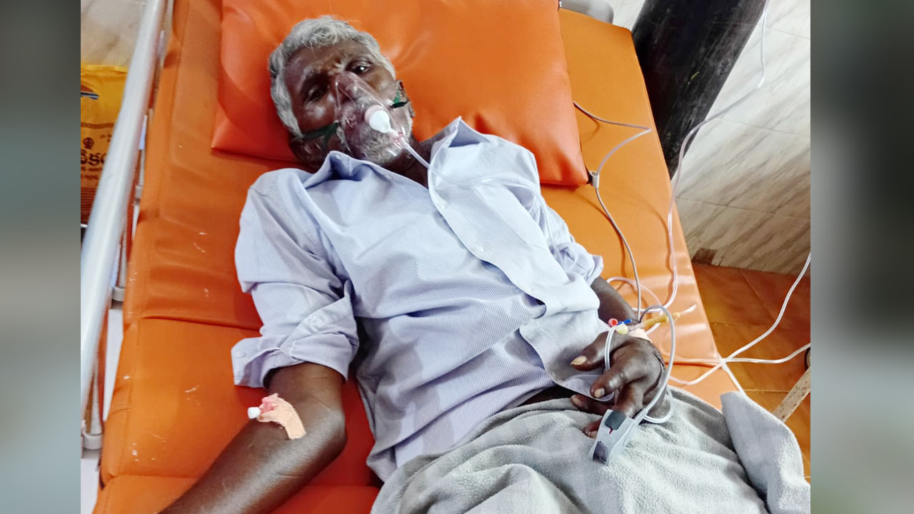 కరీంనగర్లో వింత ఘటన: చనిపోయాడనుకున్న వృద్ధుడు అంబులెన్స్లో లేచి కూర్చున్నాడు