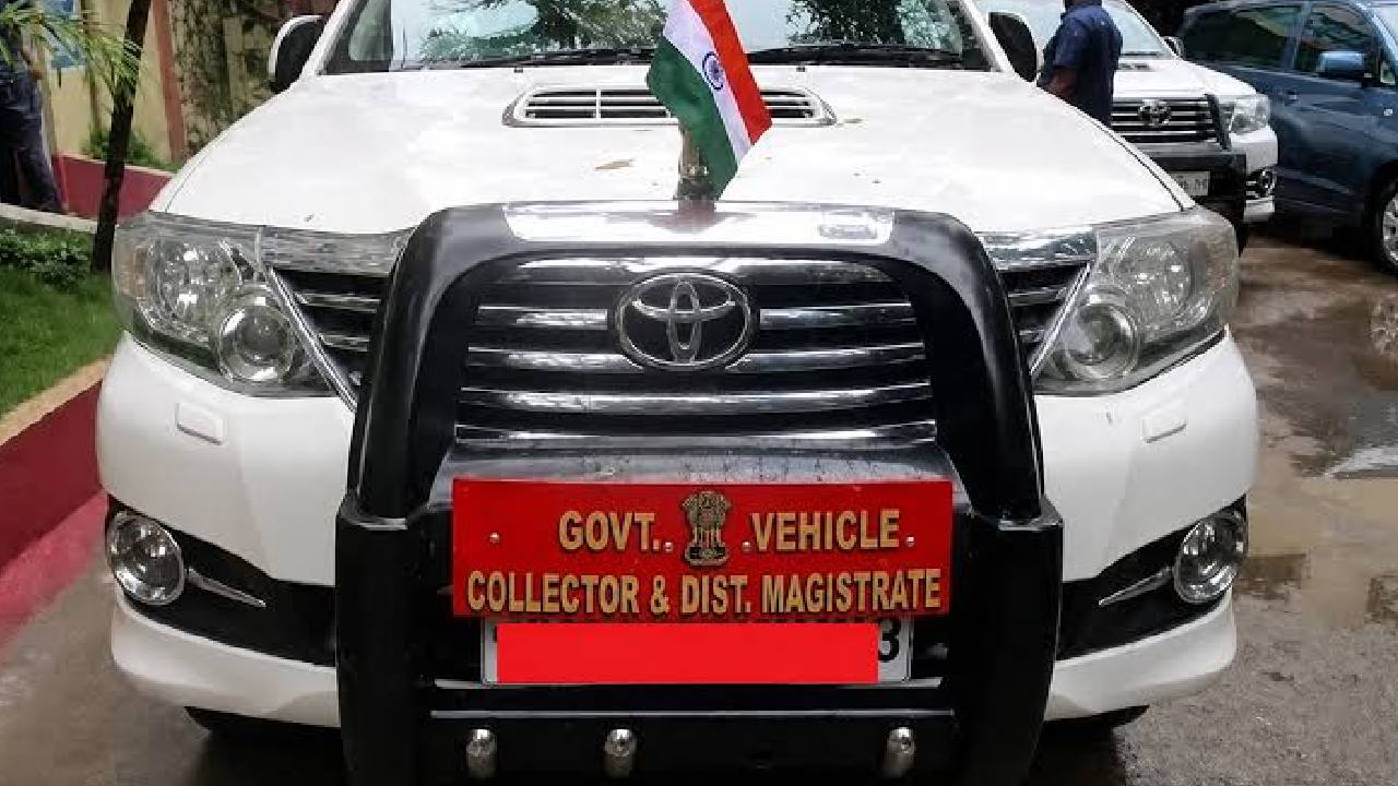 కేంద్ర ప్రభుత్వ అధికారులకు కొత్త నిబంధన: ఇకపై ఒకే కారు