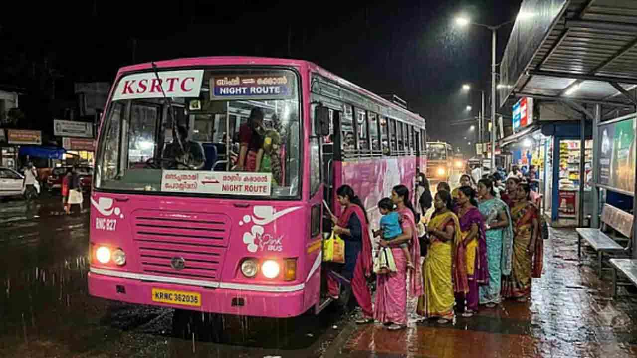 కేరళలో ప్రైవేట్ బస్సుల సమ్మె హెచ్చరిక: ఉచిత బస్సు పథకంతో నష్టాలు