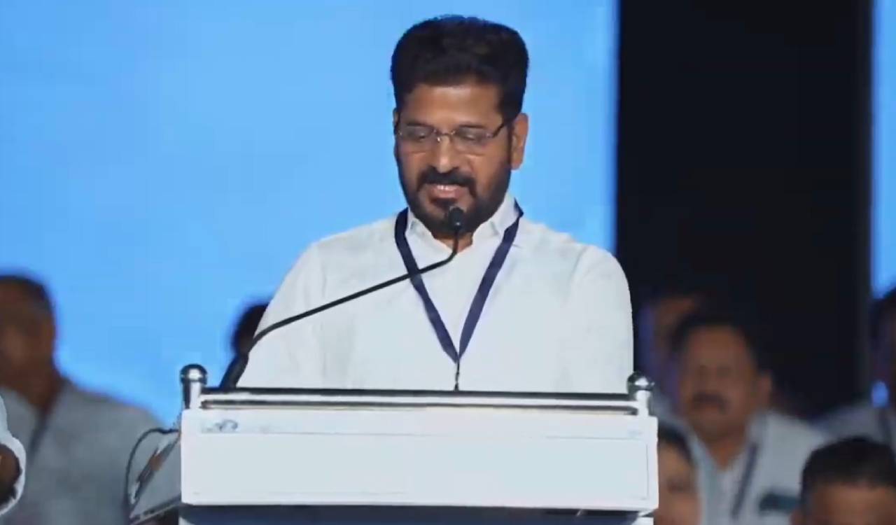 కేరళలో రేవంత్ రెడ్డి వ్యాఖ్యలపై తెలంగాణలో విమర్శలు