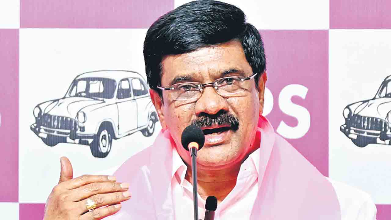 కేటీఆర్ పీఏ, పీఆర్వోలపై దాడి యత్నం: మాజీ మంత్రి వేముల ప్రశాంత్ రెడ్డి