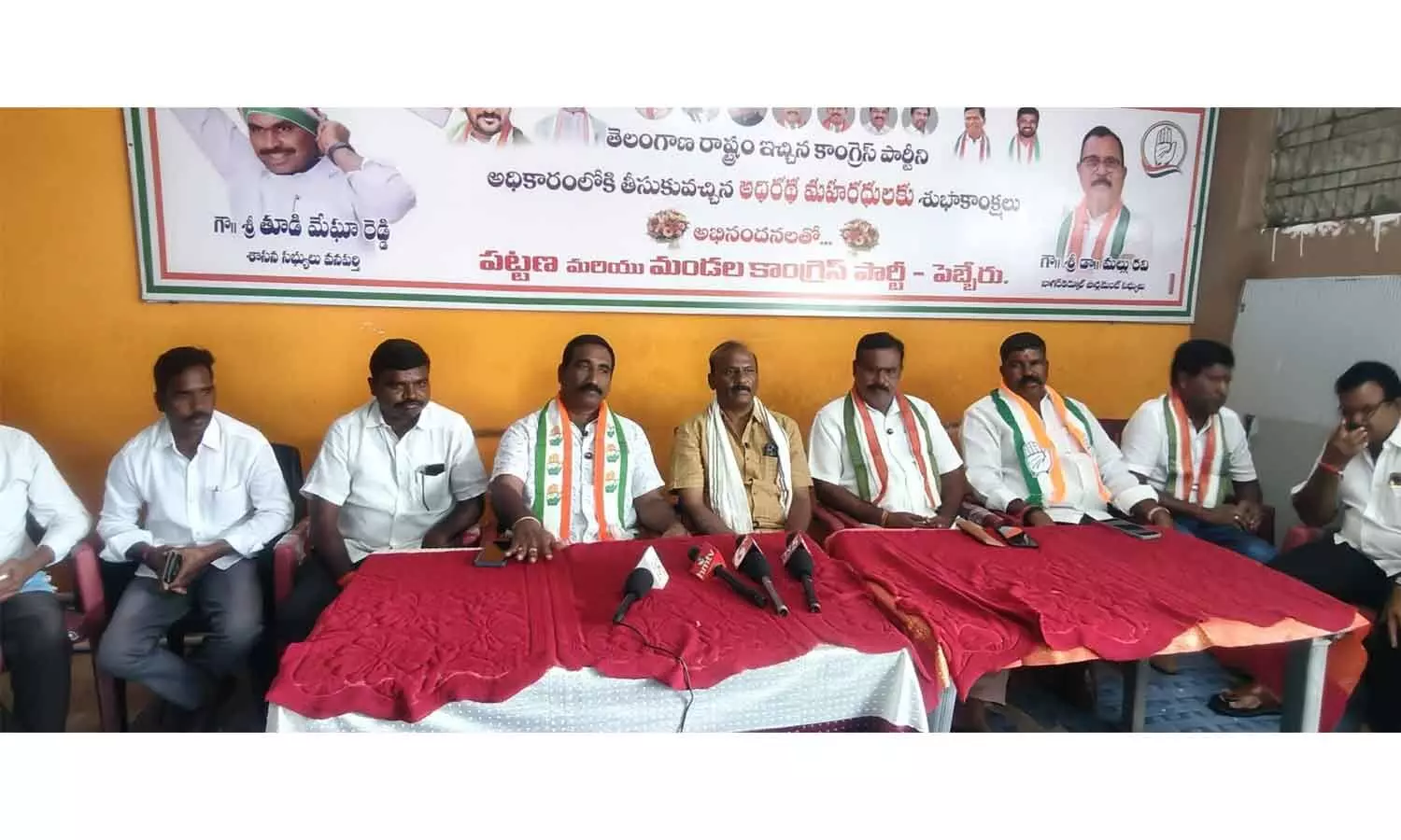 కేటీఆర్‌పై కాంగ్రెస్ నేతల విమర్శలు: 'శవ రాజకీయాలు' చేస్తున్నారని ఆరోపణ