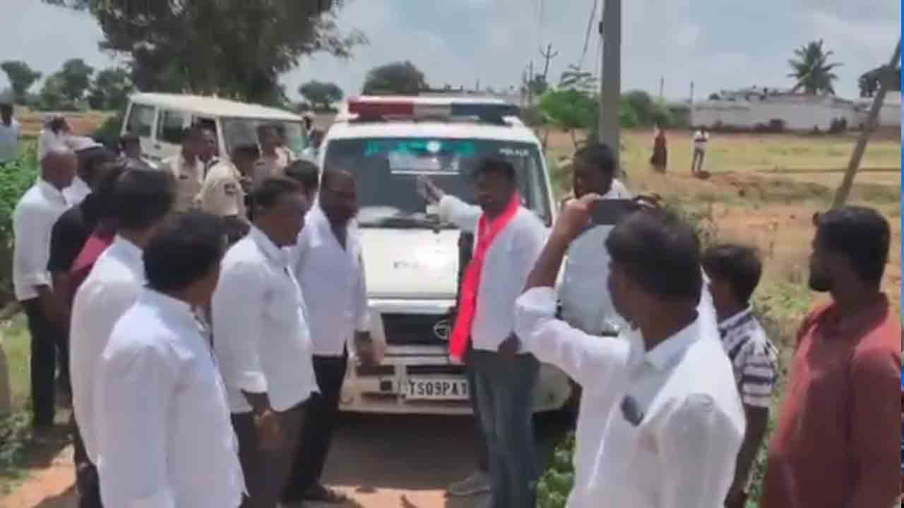 కొడంగల్: మాజీ ఎమ్మెల్యే పట్నం నరేందర్ రెడ్డి అరెస్ట్, ఆగిన పోలీస్ వాహనం