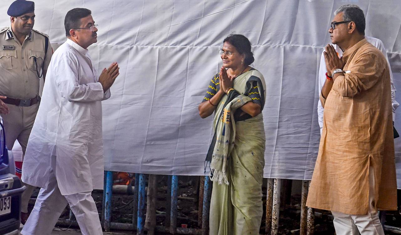 కోల్కతా డాక్టర్ హత్య: జాతీయ విచారణ కమిషన్ ఏర్పాటు