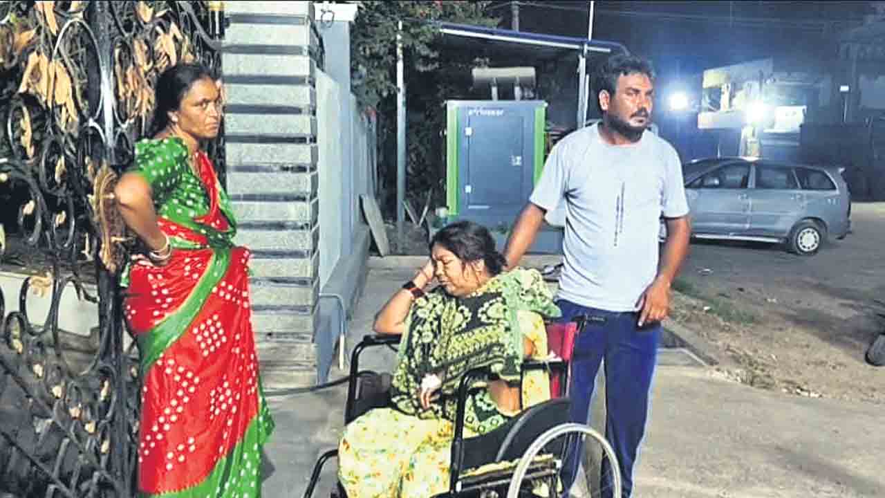 మంచిర్యాల: దవాఖానలో వైద్యం అందలేదని ఎమ్మెల్యే ఇంటికి రోగి తరలింపు