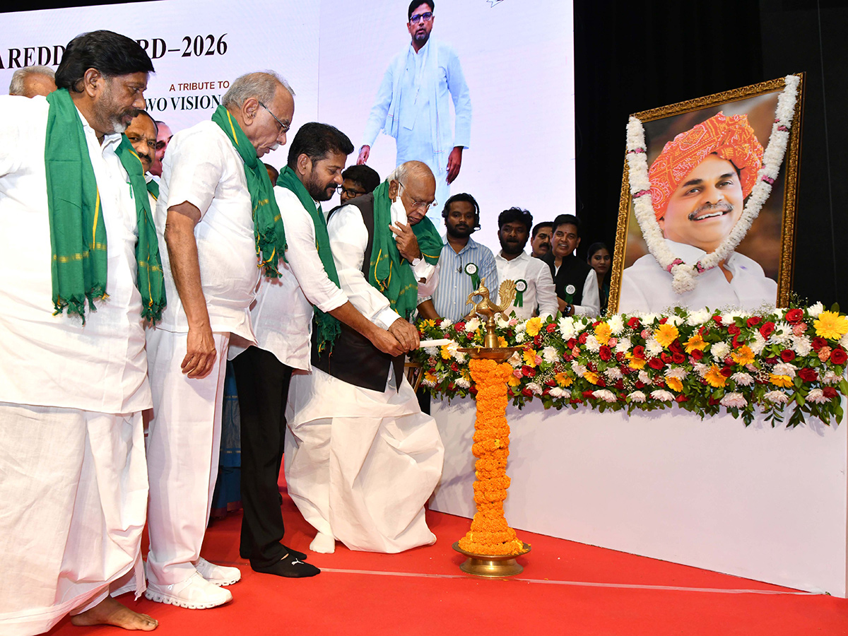 MSSRF సంస్థకు వైఎస్సార్ అవార్డు, ఢిల్లీలో అందజేసిన మల్లికార్జున ఖర్గే