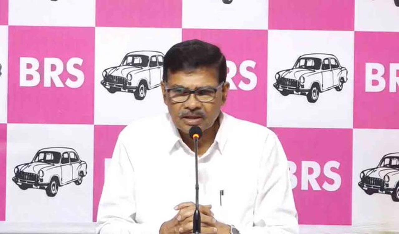 ముగ్గురు కాంగ్రెస్ నేతలకు బీఆర్ఎస్ లీగల్ నోటీసులు