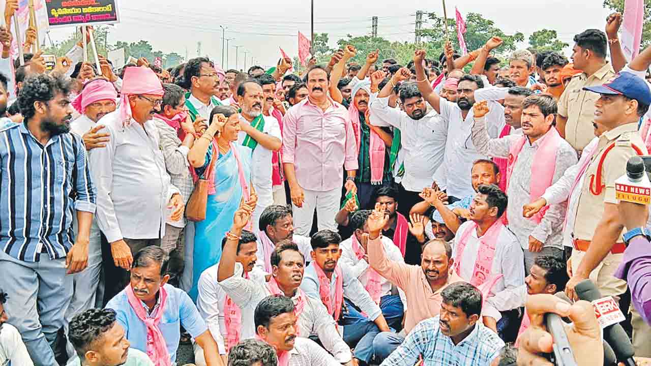 మునగాల సబ్స్టేషన్ ముట్టడి: సాగర్ నీటి తరలింపుపై బీఆర్ఎస్ నిరసన