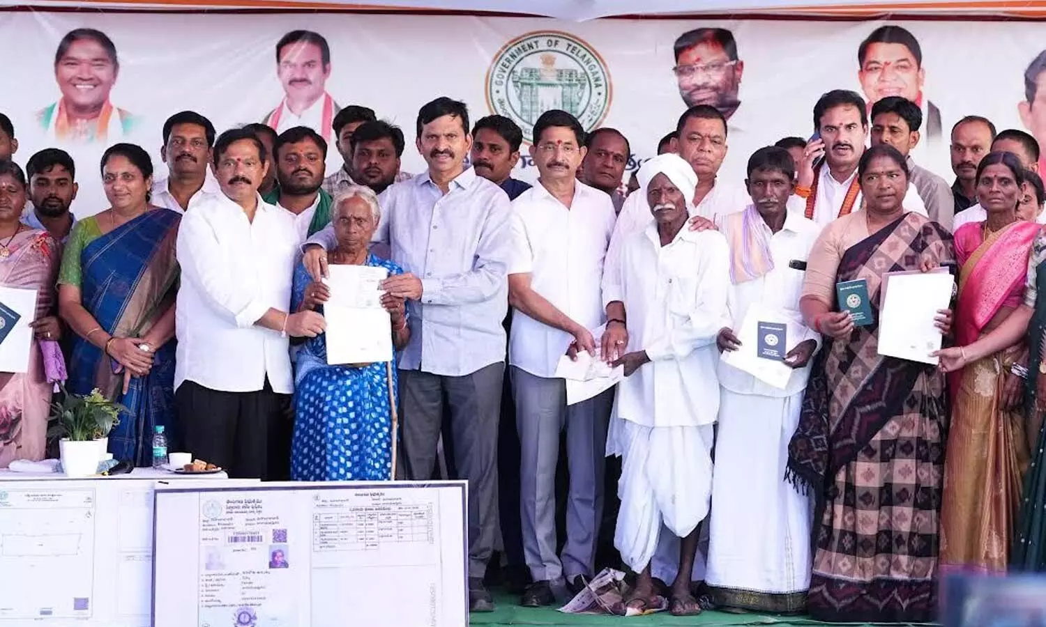నారాయణపూర్లో 780 మంది రైతులకు పట్టా పాసుపుస్తకాల పంపిణీ