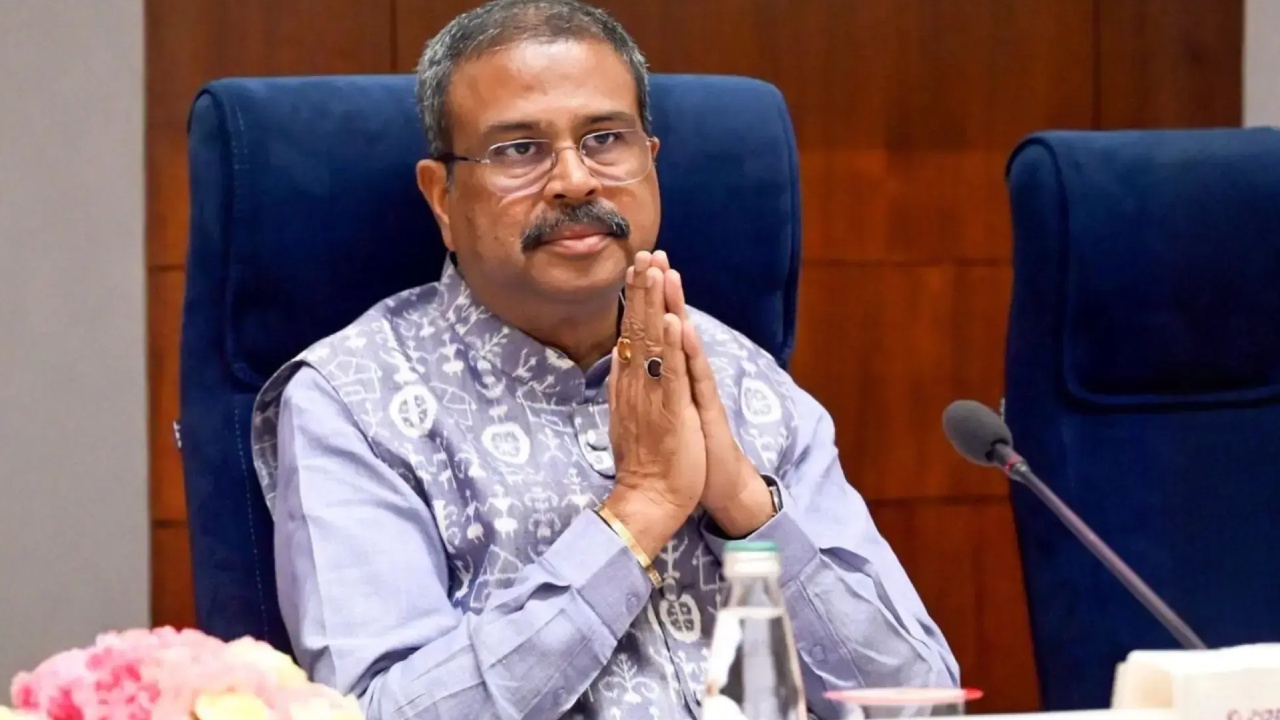 నీట్ పేపర్ లీక్ వివాదం: కేంద్ర మంత్రి ధర్మేంద్ర ప్రధాన్ రాజీనామా
