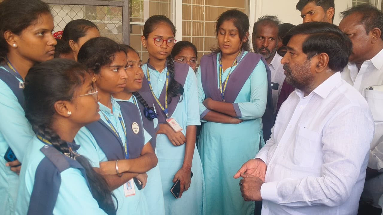 పాలిటెక్నిక్ విద్యార్థుల సమస్యలపై మాజీ మంత్రి జగదీష్ రెడ్డి హామీ