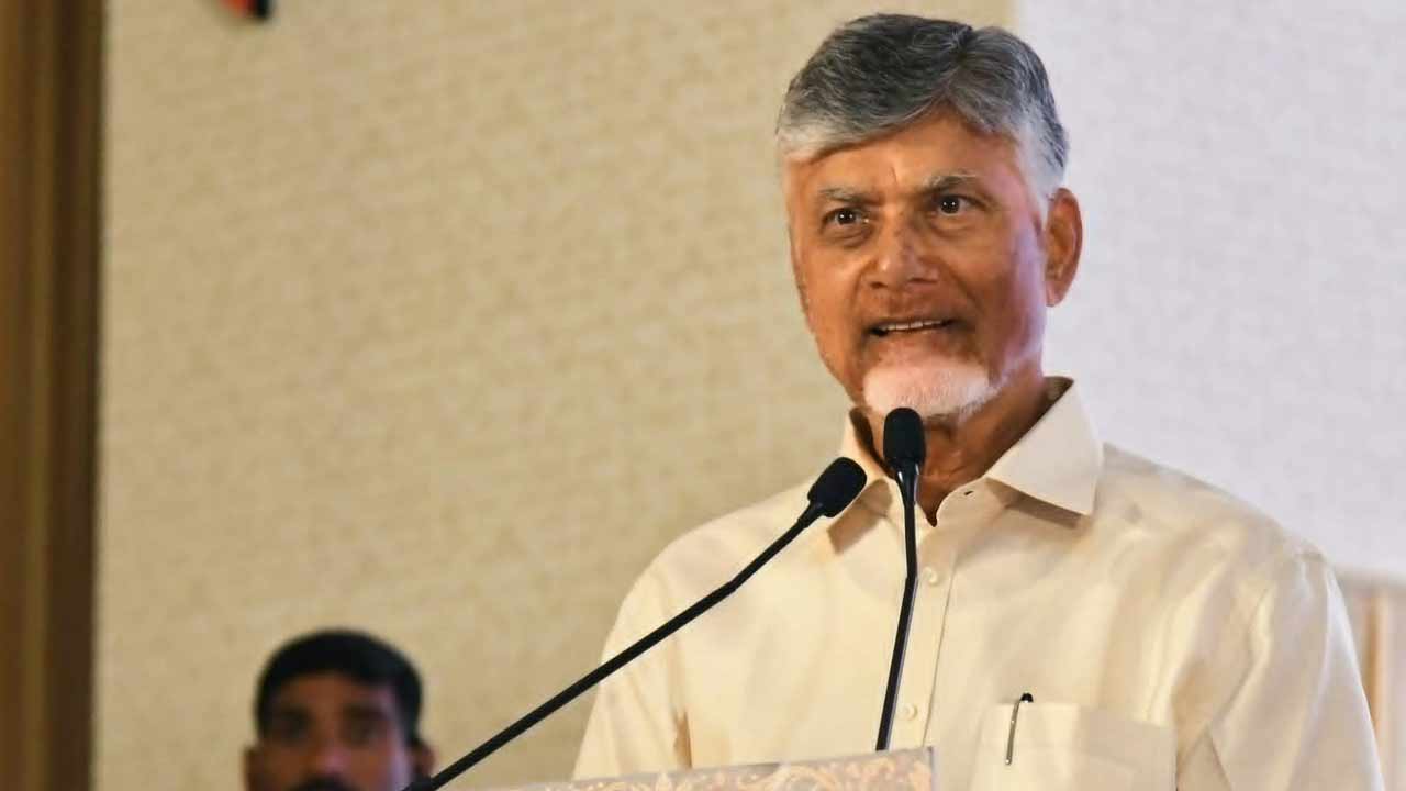 పట్టాదారు పాసుపుస్తకాల పంపిణీలో లక్ష్యాలు చేరకపోతే చర్యలు: సీఎం చంద్రబాబు