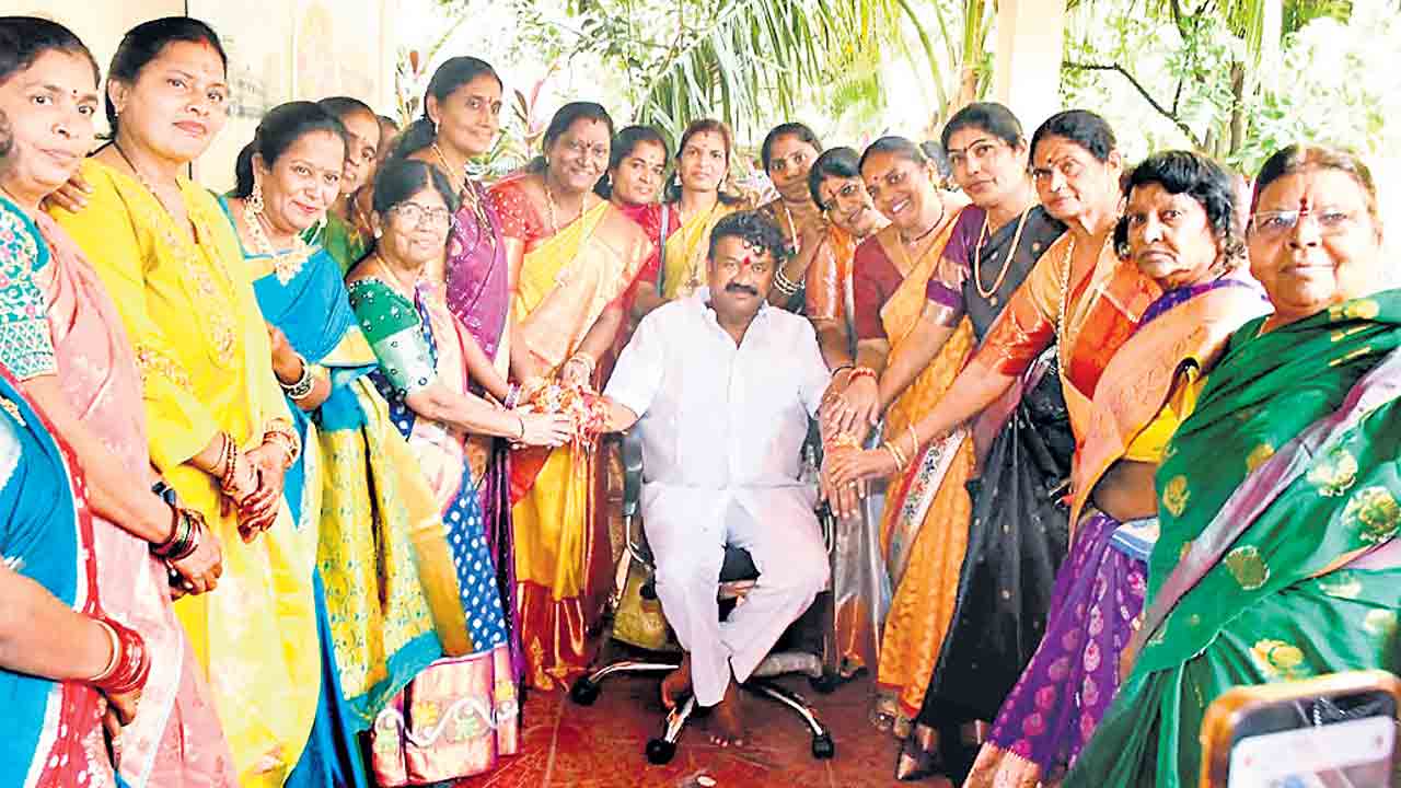 ప్రభుత్వ హామీలు అమలు చేయడం లేదని తలసాని శ్రీనివాస్‌యాదవ్ విమర్శ