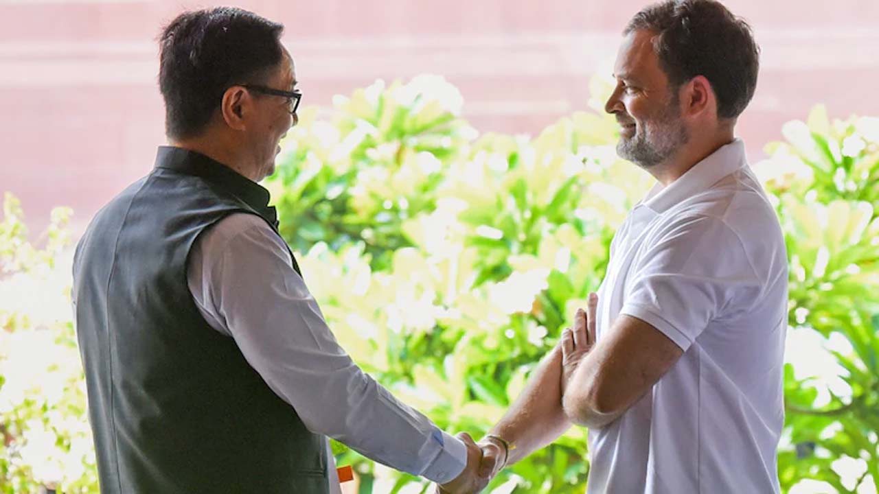 రాహుల్ గాంధీ, కిరణ్ రిజిజు పార్లమెంట్లో సరదా సంభాషణ