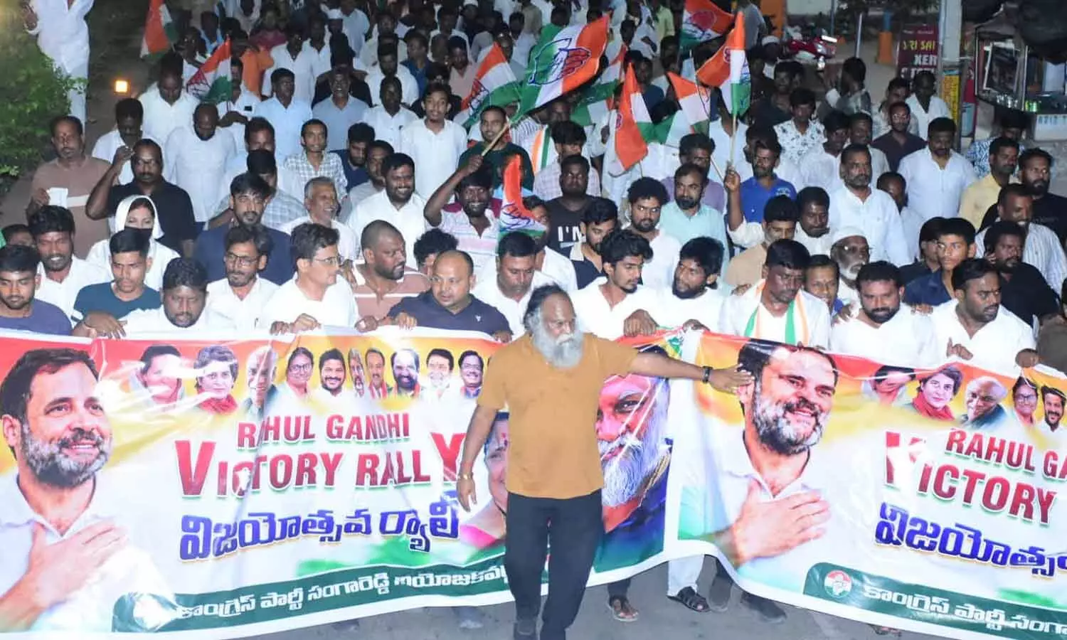 రాహుల్ గాంధీ ఉద్యమం: విద్యామంత్రి రాజీనామా