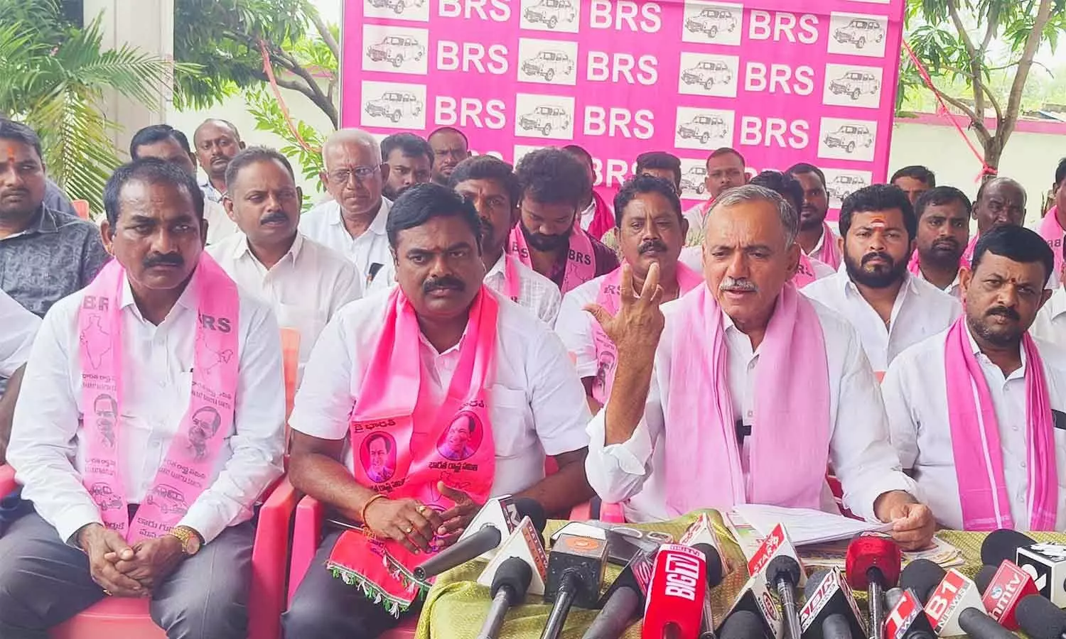 రైతుల పట్ల కాంగ్రెస్ నిర్లక్ష్యం: గండ్ర వెంకట రమణారెడ్డి విమర్శ