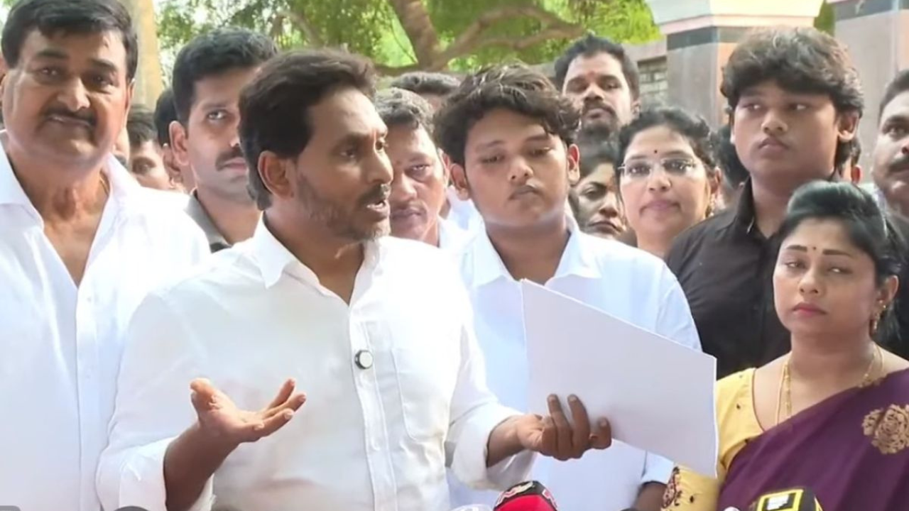 సీదిరి అప్పలరాజుపై తప్పుడు కేసులు: వైఎస్ జగన్ ఆరోపణ