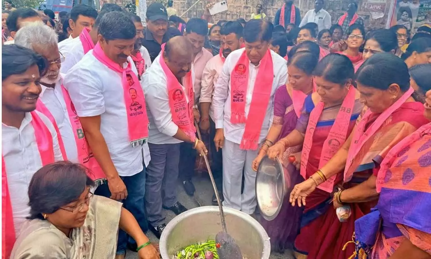 సీఎం ఢిల్లీ పర్యటనలపై బీఆర్‌ఎస్ నేత రవిచంద్ర విమర్శలు