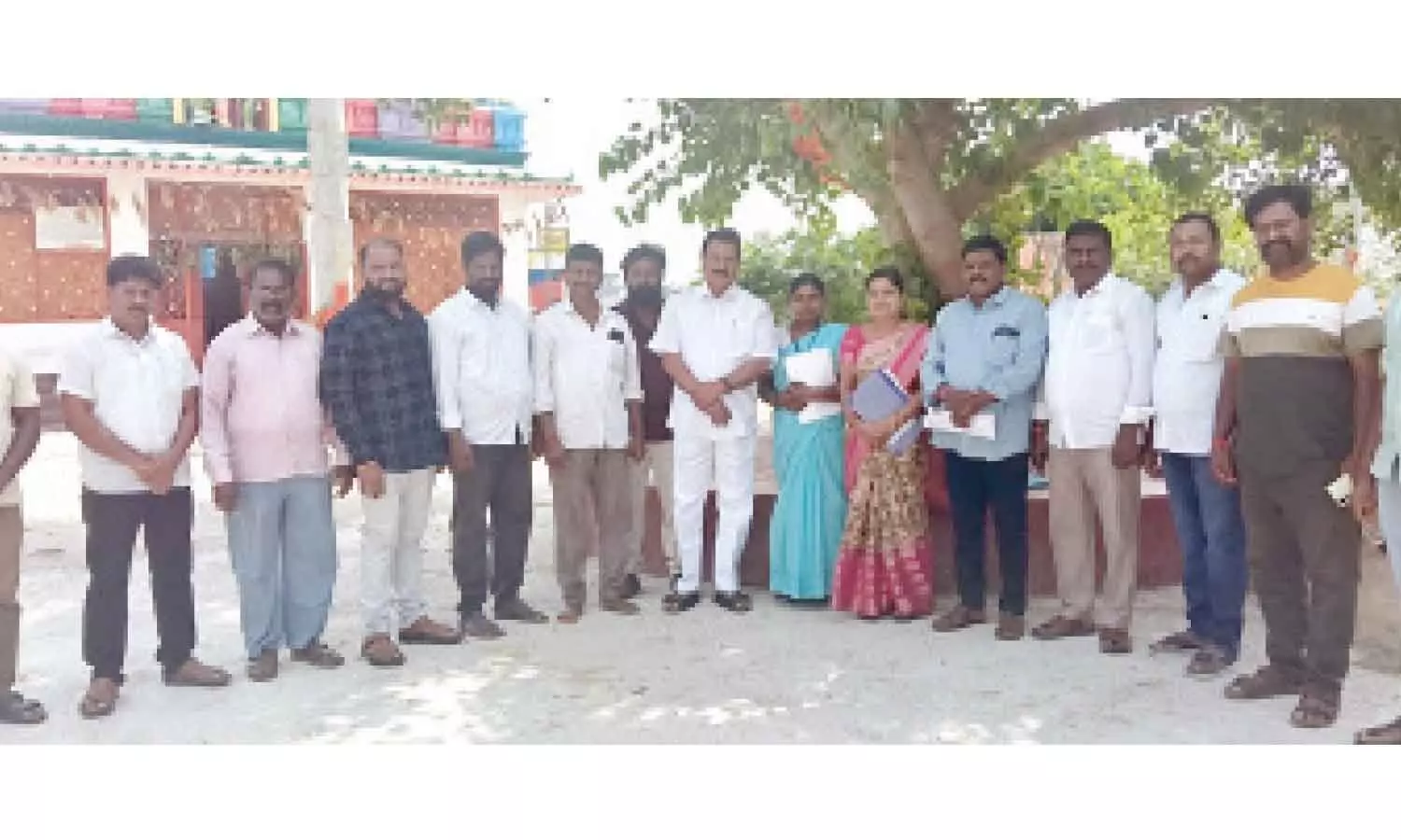 సింగిరెడ్డి ఓటర్ల చేర్పు కోరారు