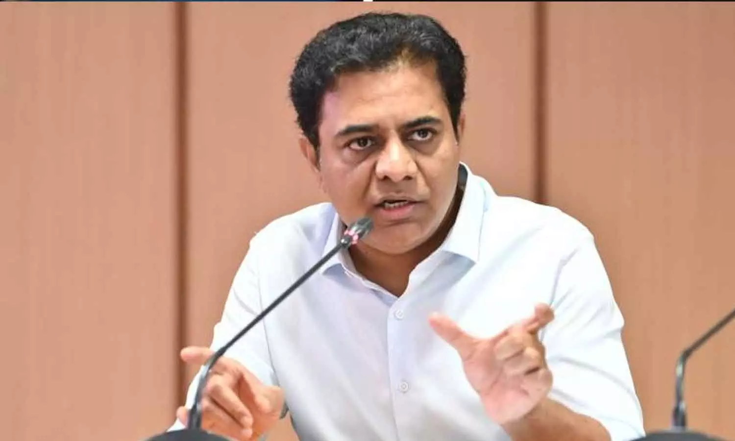 సిరిసిల్ల సభపై కేటీఆర్కు భయం: ప్రభుత్వ విప్ ఆది శ్రీనివాస్