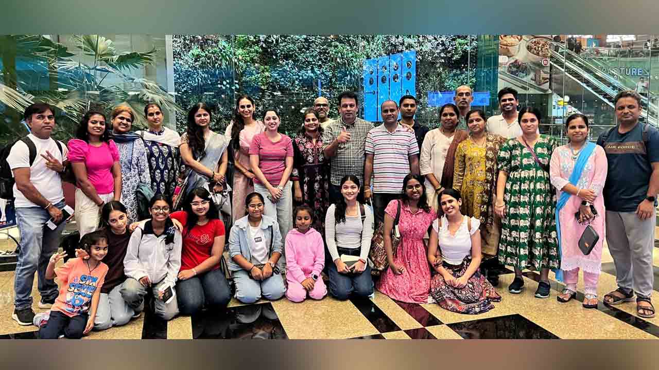 తిరుమల బ్రహ్మోత్సవాల్లో సింగపూర్ కళాకారుల కూచిపూడి నాట్య నివేదన